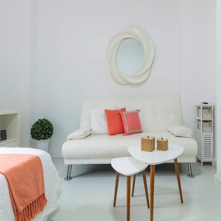 Lovely Studio At The City Heart! Малага Екстериор снимка