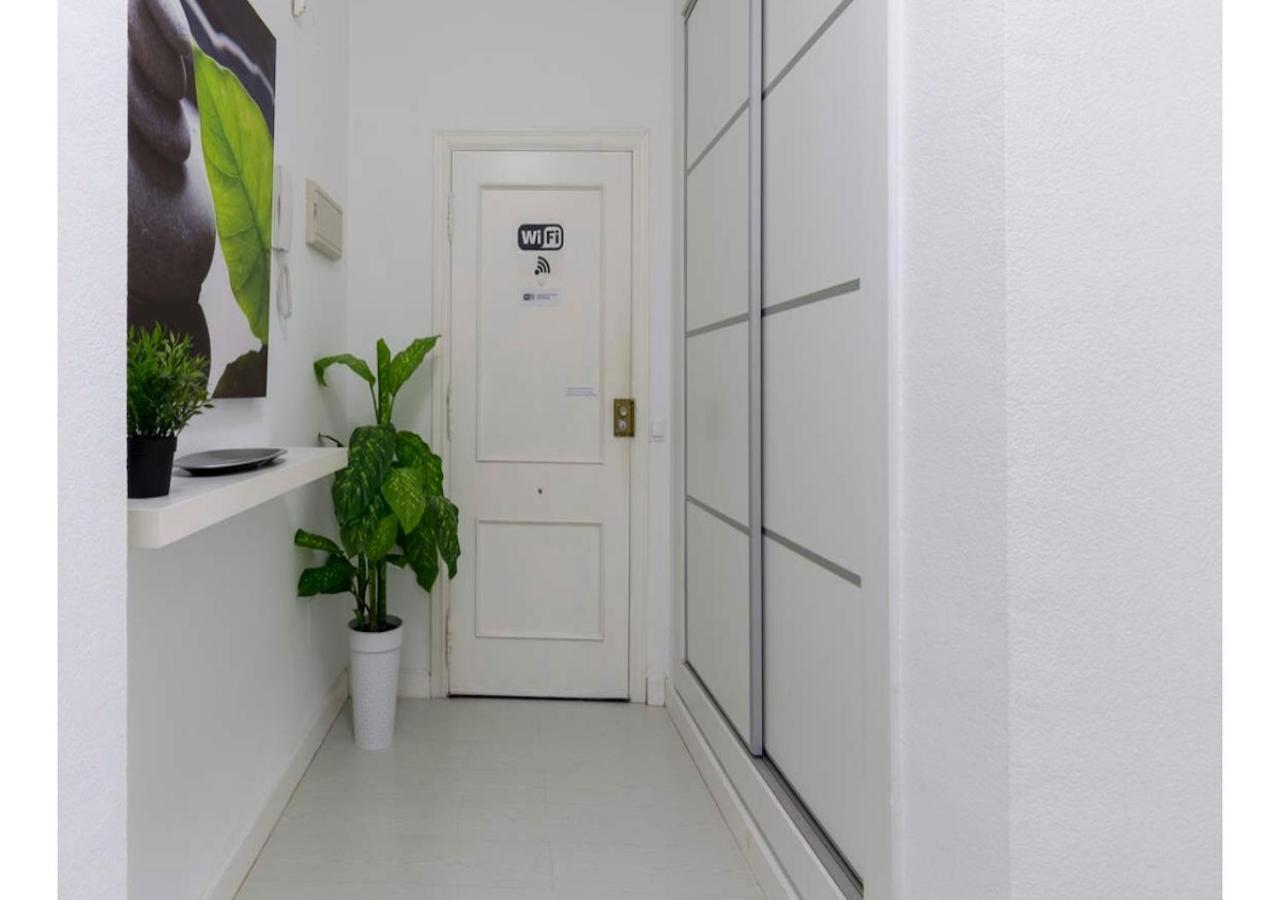 Lovely Studio At The City Heart! Малага Екстериор снимка