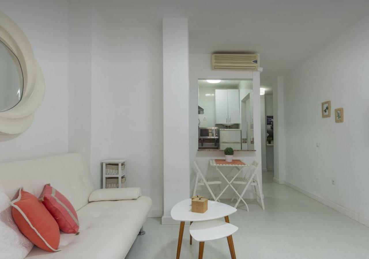 Lovely Studio At The City Heart! Малага Екстериор снимка
